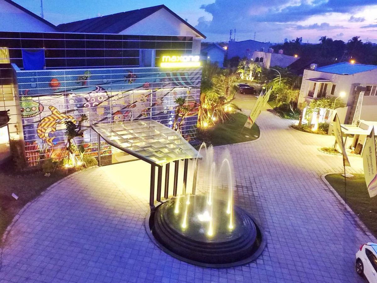 Maxonehotels At Resort Makassar Extérieur photo