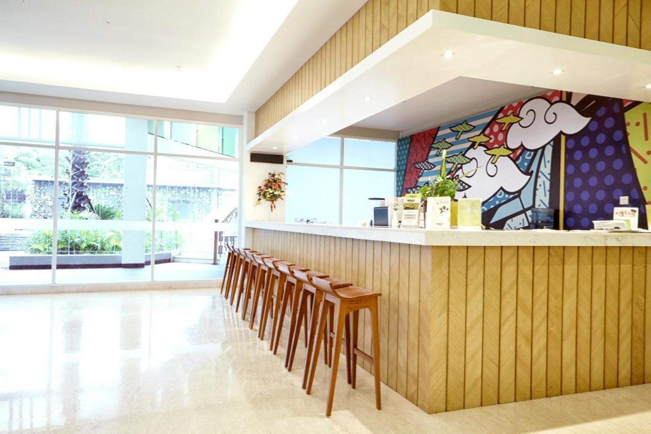 Maxonehotels At Resort Makassar Extérieur photo