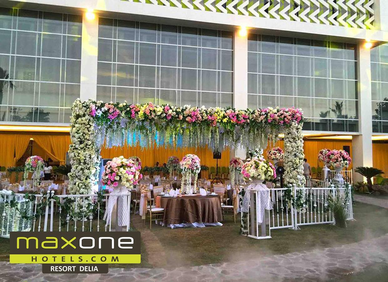 Maxonehotels At Resort Makassar Extérieur photo