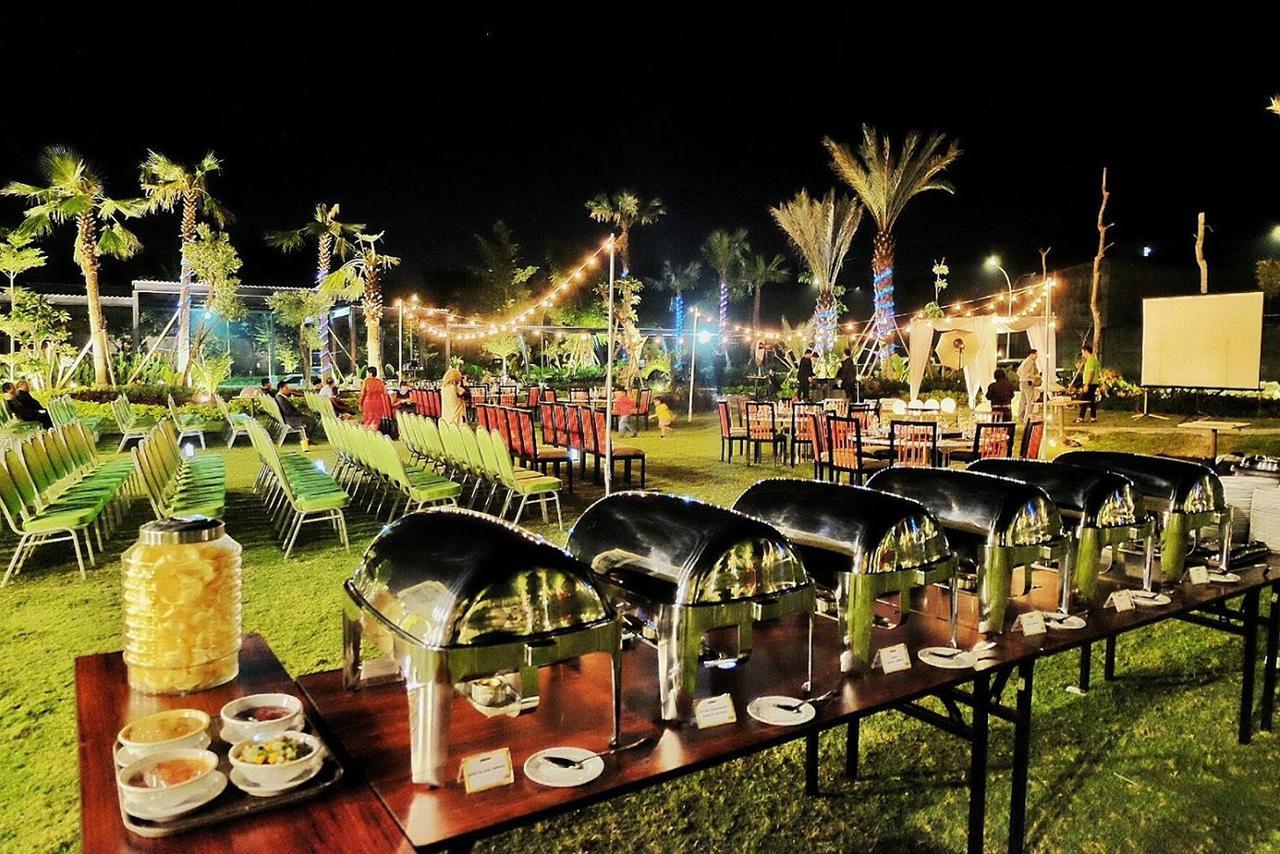 Maxonehotels At Resort Makassar Extérieur photo