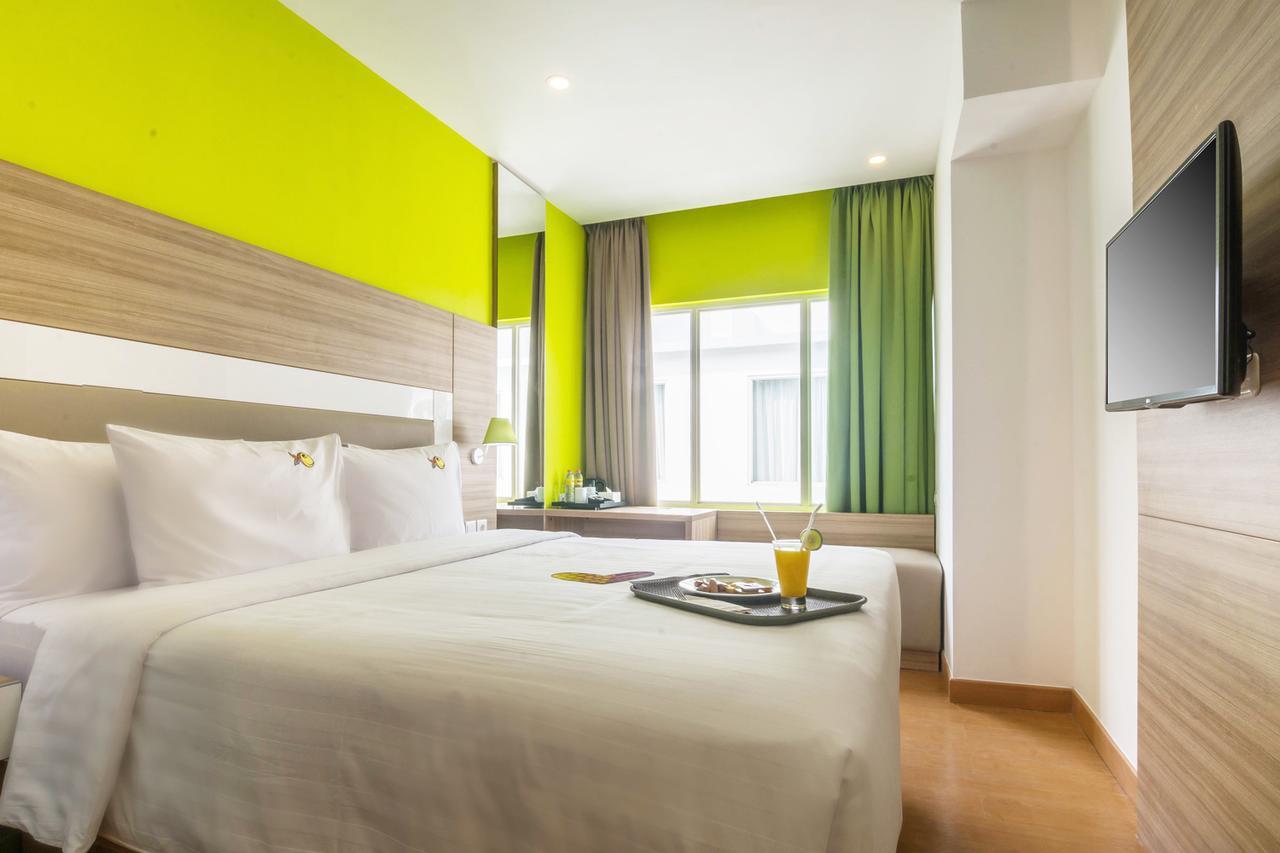 Maxonehotels At Resort Makassar Extérieur photo