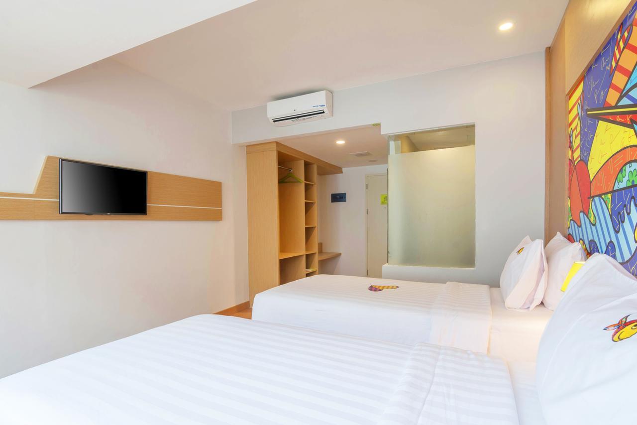 Maxonehotels At Resort Makassar Extérieur photo