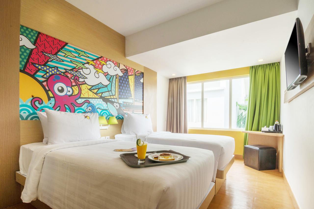Maxonehotels At Resort Makassar Extérieur photo
