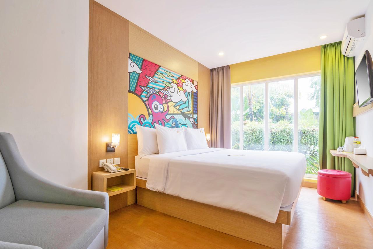 Maxonehotels At Resort Makassar Extérieur photo