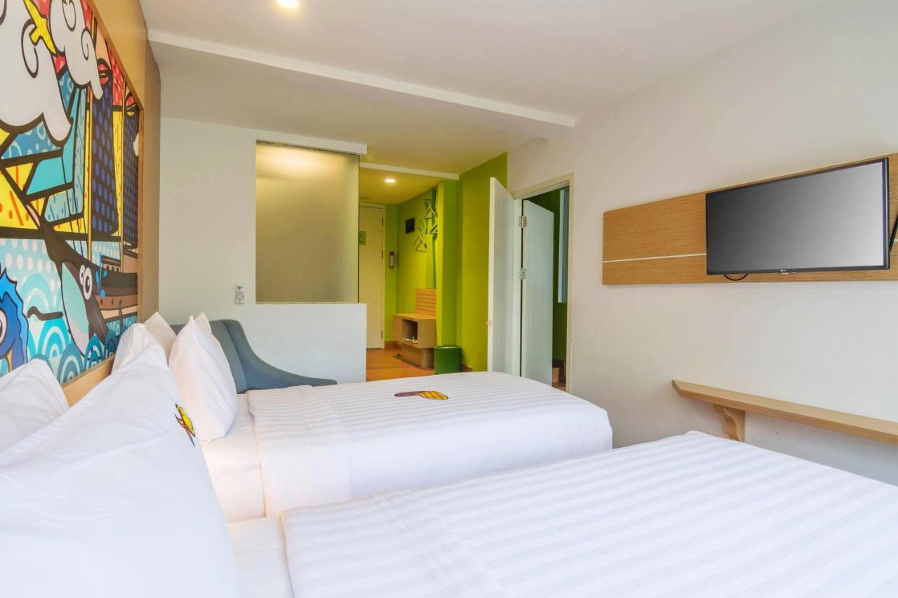 Maxonehotels At Resort Makassar Extérieur photo
