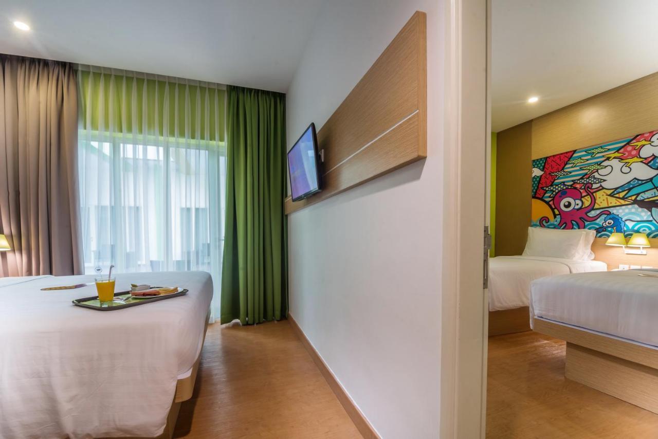 Maxonehotels At Resort Makassar Extérieur photo